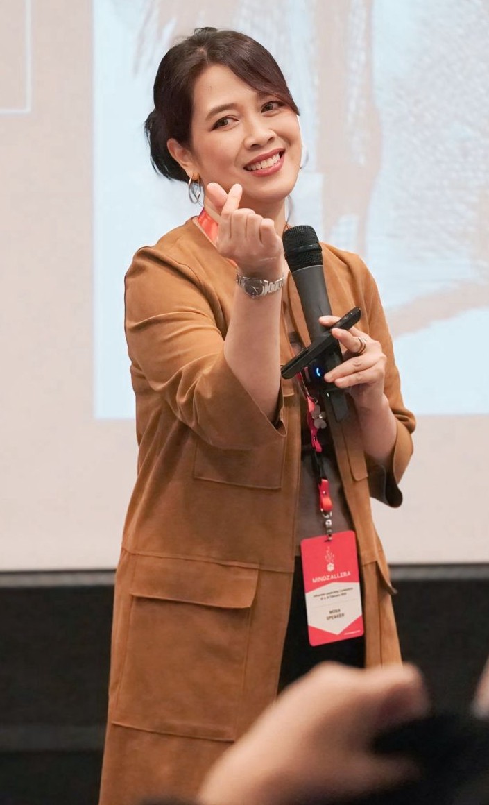 Mona Amid - Professional Keynote Speaker and Industry Expert