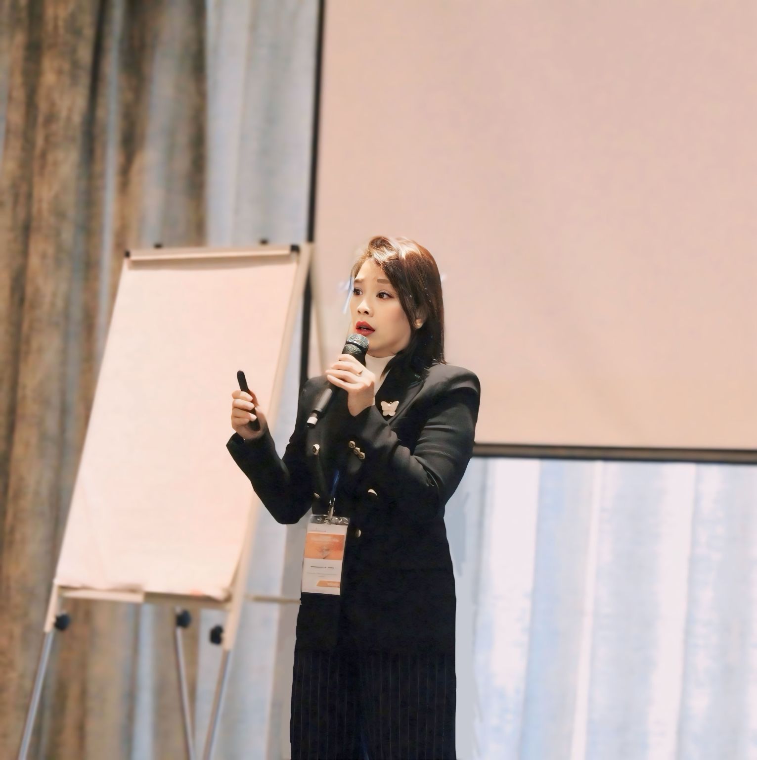 Mona Amid In Action (4).jpeg