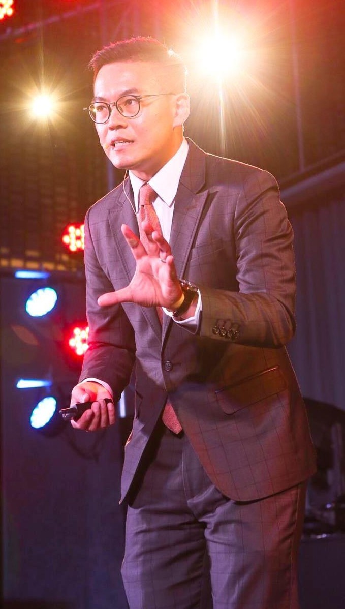 Expert in wealth management and team building