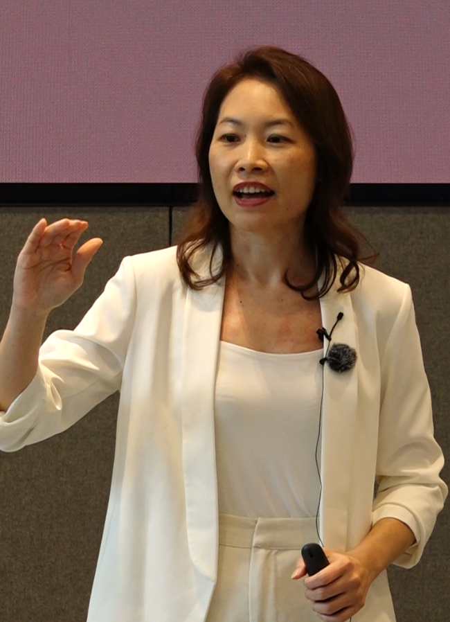 Sofie Hon - Professional Keynote Speaker and Industry Expert