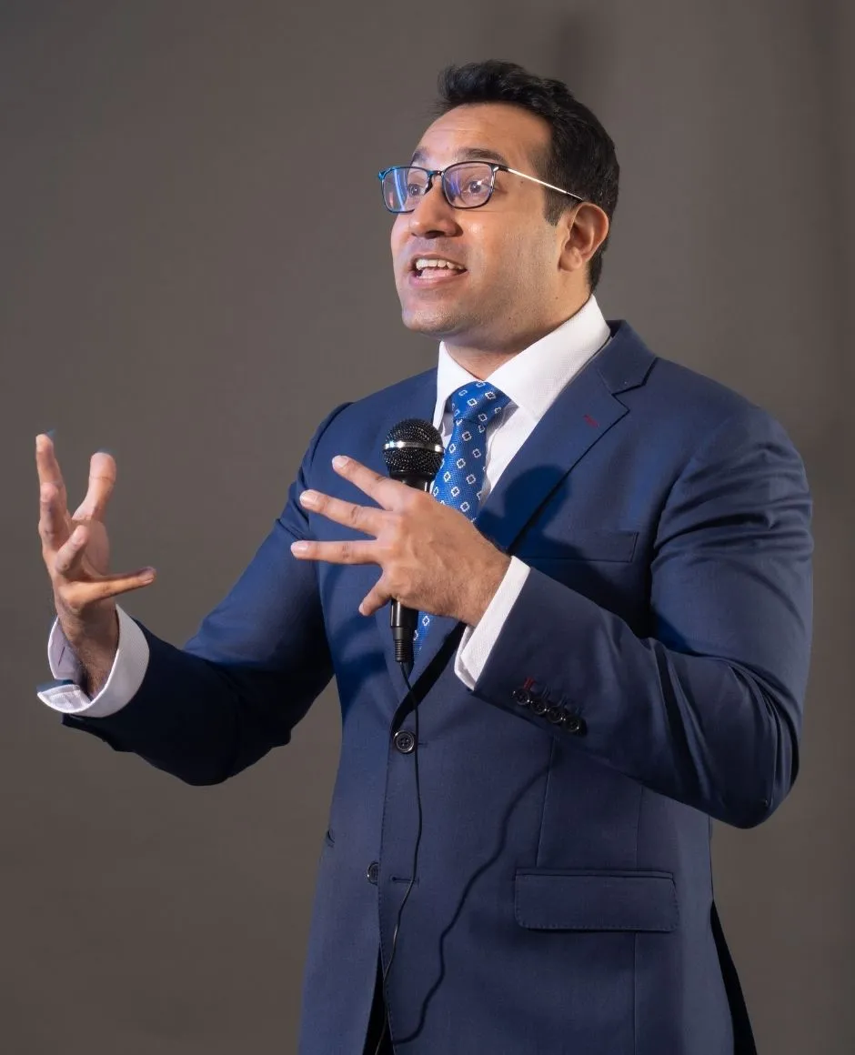 Expert in Storytelling and Persuasive Communication