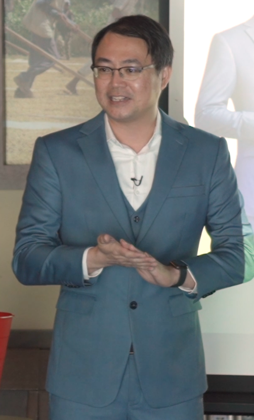 Joshua Hooi - Professional Keynote Speaker and Industry Expert