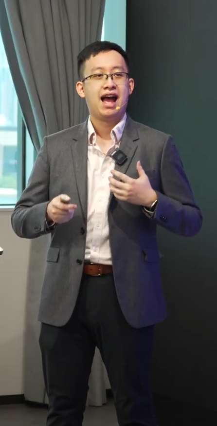 AI Implementation Strategist & Corporate Trainer