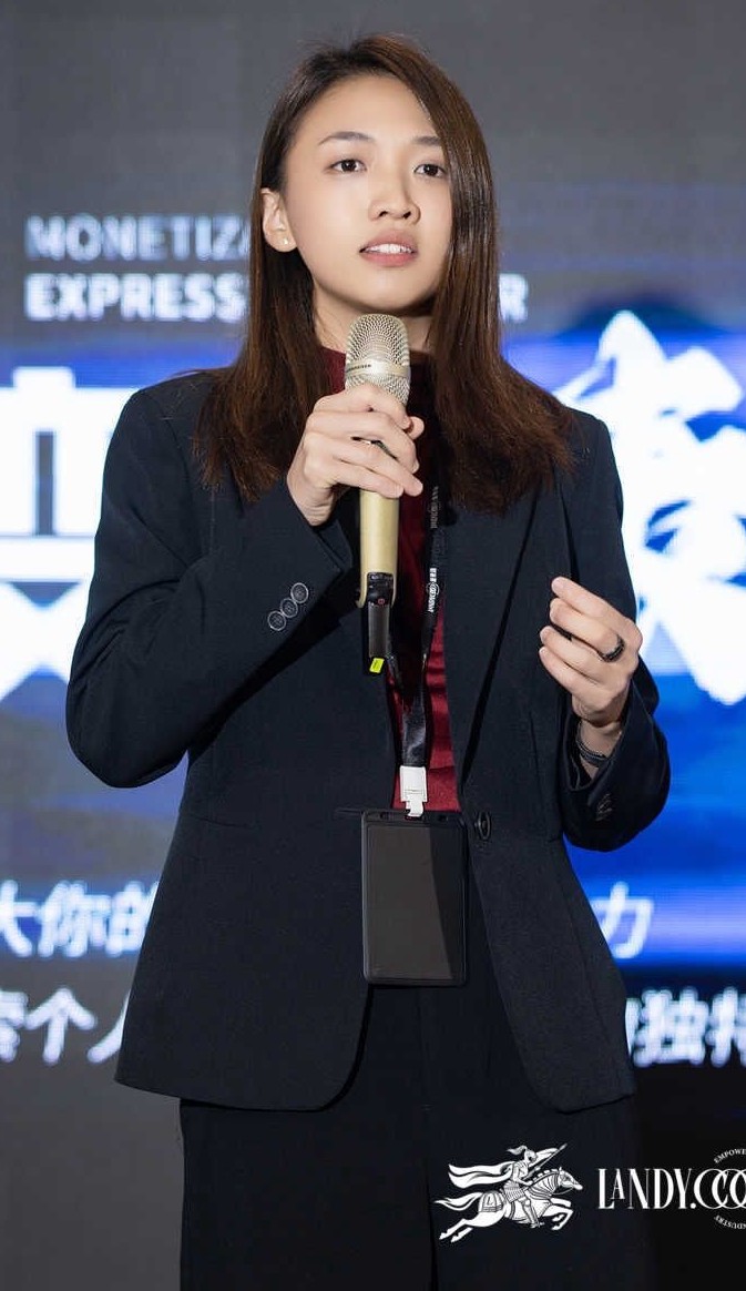 Evelyn Chew - Professional Keynote Speaker and Industry Expert